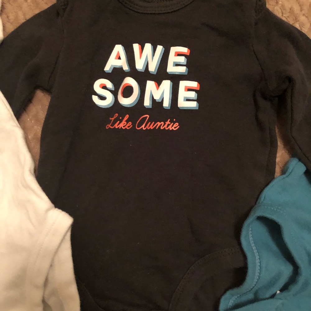 3 months graphic Tees bundle - Picture 3 of 4